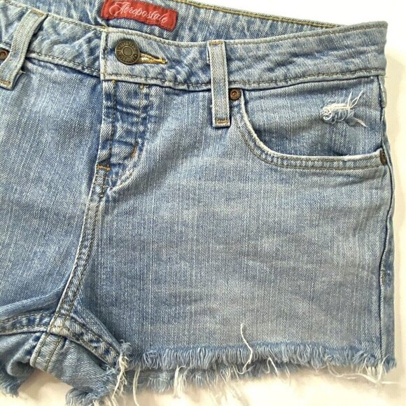 Aeropostale Women's size 3/4 Distressed Raw Hems Blue Jean Denim Booty Shorts - Picture 5 of 10